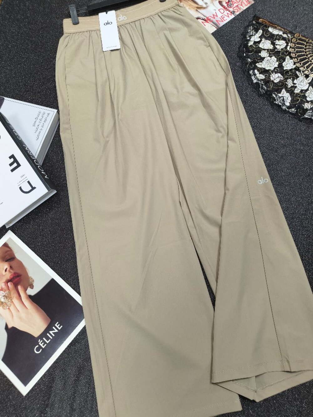 New ALO Yoga Gravel Suit Up Trouser (Regular)💞Minimal/Clean/Casual/Quiet Luxury - Picture 2 of 9